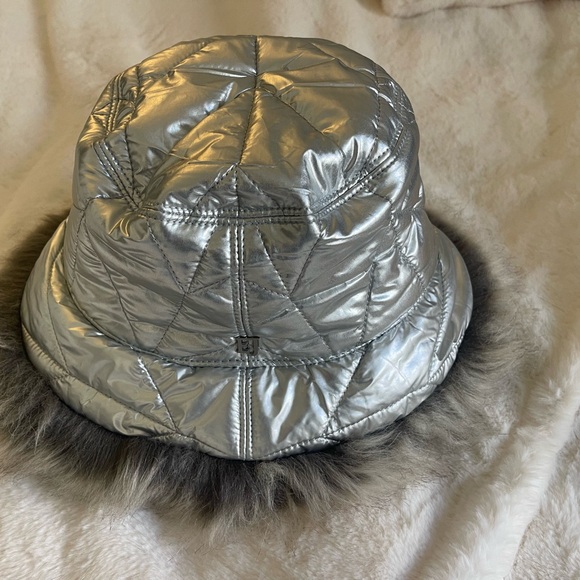 Eric Javits Silver Invincible Winter Puffer Bucket Hat NWT - Picture 6 of 10